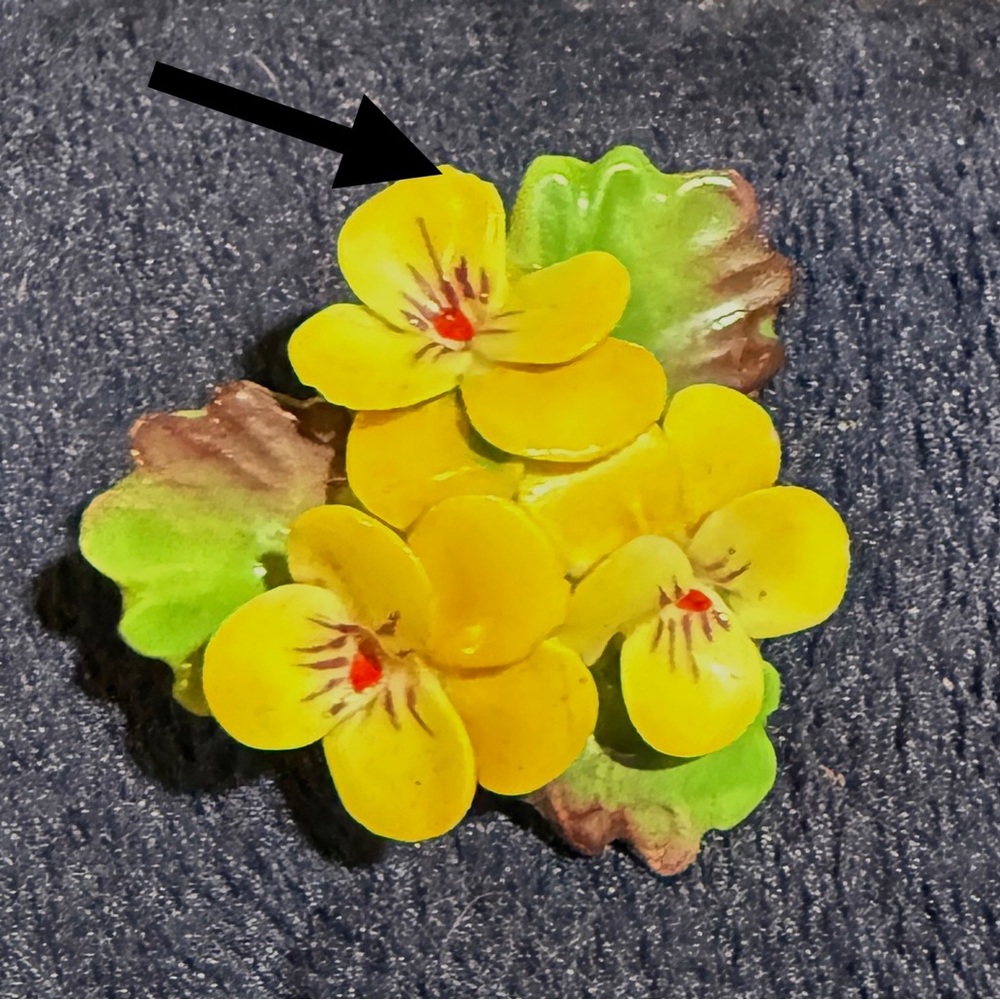 Vtg Brooch Cara China Staffordshire England floral bone china Women’s jewelry - Picture 3 of 4